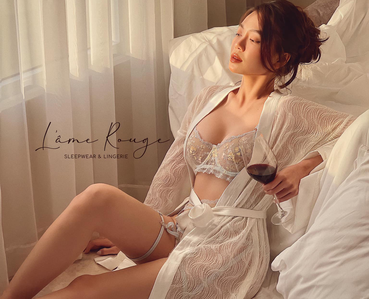 Hotgirl Hoàng Diễm sexy với nội y ren khiến dân tình bỏng mắt 